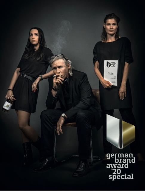 Ing. Mag. Dr. Sarah Puschnegg, Unternehmerin und Designerin mit Auftraggeber Joe
Schreiner und ihrem Creative Director Ines Berghoffer