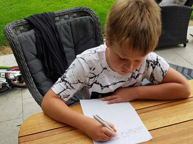 Ein Brief, der viele Deutschlandsberger berührt: Der verschriftlichte Wunsch des 10-jährigen Carlos nach einem Skaterpark in der Bezirksstadt hat eine Lawine an positiven Reaktionen losgetreten.