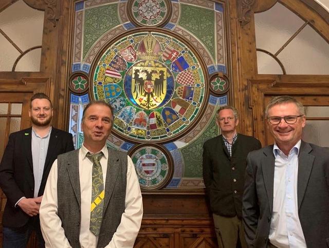Dank der Standortgarantie für die kommenden zehn Jahre kann der Verein des Postmuseums wieder in die Zukunft planen: Thomas Rauninger (ÖVP Eisenerz), Fritz Schwaiger, Förster Franz Kesselstatt und Markus Pump (v.l.). | Foto: KK