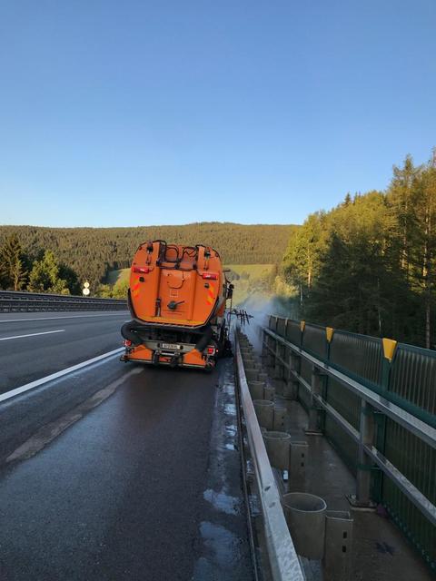 Der Streckenabschnitt auf der Pack wird auch gründlich gereinigt. | Foto: Asfinag