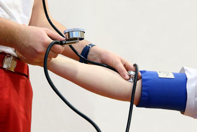 Die Ärztekammer Oberösterreich zeigt sich jetzt erfreut über die vom Land beschlossene Corona-Prämie für Mitarbeiter in Gesundheitseinrichtungen. Dabei handle es sich um ein "wichtiges Signal" (Symbolbild).