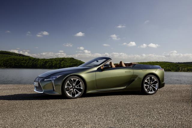 Das neue luxuriöse Lexus LC Casbriolet kann ab sofort bestellt werden und ist ab September bei den Händlern.