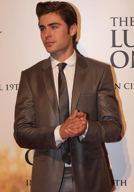 Zac Efron soll sich nicht länger in Amerika aufhalten.