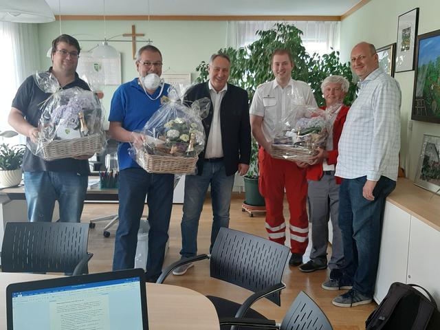 Bürgermeister Schmidl-Haberleitner, Vizebürgermeister Sigmund und Stadtamtsdir. Hajek und Kommandant Georg Krauss/FF Pressbaum, Kommandant Christopher Kerschbaum/FF Rekawinkel, Zivilschutzbeauftragter Karl Giesszer, Bezirksstellenleiter Wolfgang Uhrmann/Rotes Kreuz, Gerhard Groher/Rotes Kreuz