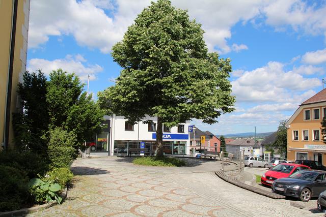 Damit zwischen den Ständen mehr Abstand ist und die Besucher untereinander auch den Abstand von einem Meter einhalten können, wird der Bereich des Kirtags auf die Kirchengasse, die Linzerstraße, den Raiffeisen- und Rathausplatz ausgedehnt.  | Foto: Foto: Forstner