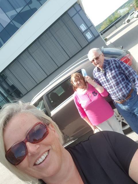 Hier ist die ehrenamtliche Helferin Elisabeth Fruhmann mit Familie Kriechhammer unterwegs zu einem Arzttermin. | Foto: Elisabeth Fruhmann