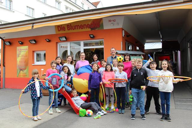 Jede Menge Gerätschaften zum Spielen im Freien kann man am 8. Juli am Schlingermarkt ausprobieren.