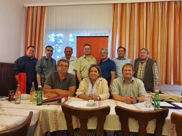 Der neue Vorstand der SPÖ Engelhartstetten und Landtagspräsidentin Karin Renner