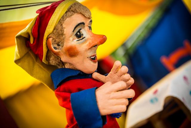 Kasperltheater im Josefstädter Hamerlingpark. "Kinder, seid ihr alle da?"
