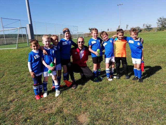 Supercoach 2020 Andreas Windisch mit seiner U8-Mannschaft vom ASV Draßburg (das Foto entstand bereits vor dem Corona-Shutdown)