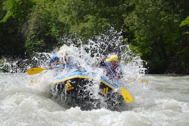 Pure Action beim Wildwasser-Rafting am Inn.