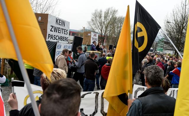 2016 als Identitäre bei der Demo in Arzl, jetzt laden sie als DO5 zum Bürgertreff in Innsbruck. | Foto: zeitungsfoto.at