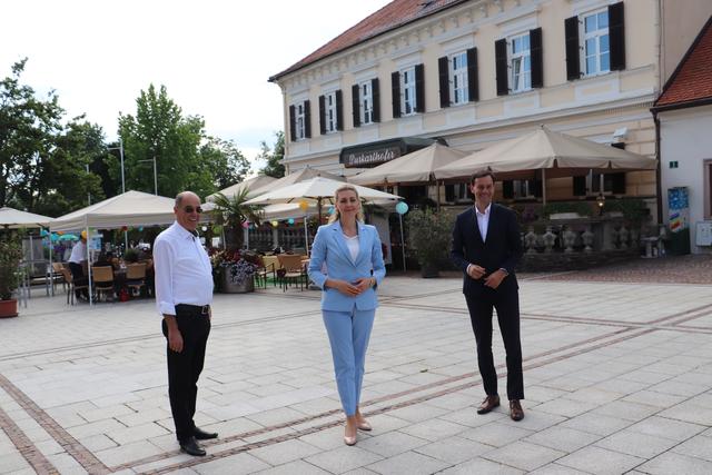 Bgm. Karl Ziegler, BM Christine Aschbacher und NAbg. Ernst Gödl  | Foto: Edith Ertl