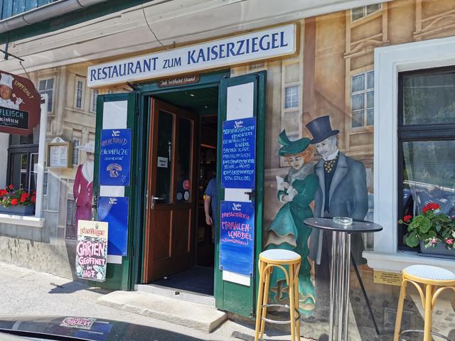 Hier hatten wir ausgezeichnet (gebackene Steinpilze) gegessen.