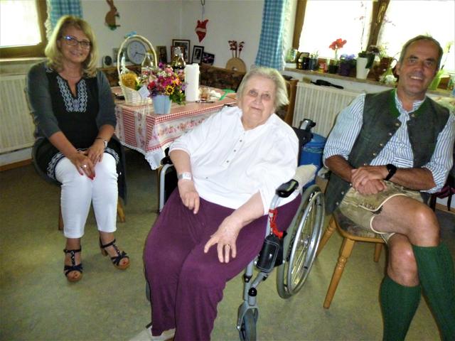 Gertraud Glas, Hannelore Tiefenbacher und Leopold Schilcher. | Foto: Gde. Bad Goisern