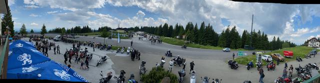 Bei prächtigem Wetter trafen sich Hunderte Biker am Gaberl zur Demonstration.