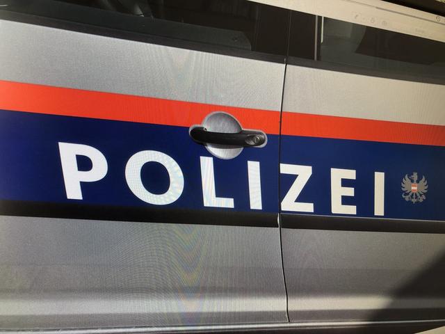 Ein Frauenmord in Tirol erschüttert das ganze Land: Eine junge Mutter soll von ihrem eigenen Ehemann aus Eifersucht erwürgt worden sein.
