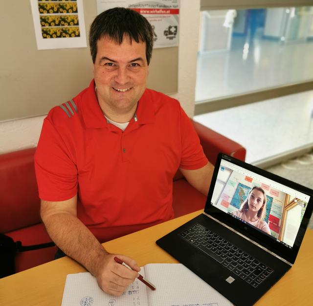 Während der Corona-Krise haben Schul-Pädagoginnen und Pädagogen wie Christoph Hairer versucht, ihren Schützlingen Normalität und Stabilität zu geben. Regelmäßiger Unterricht und Schule tragen zu dieser Stabilität bei, auch dann, wenn sie online erfolgen