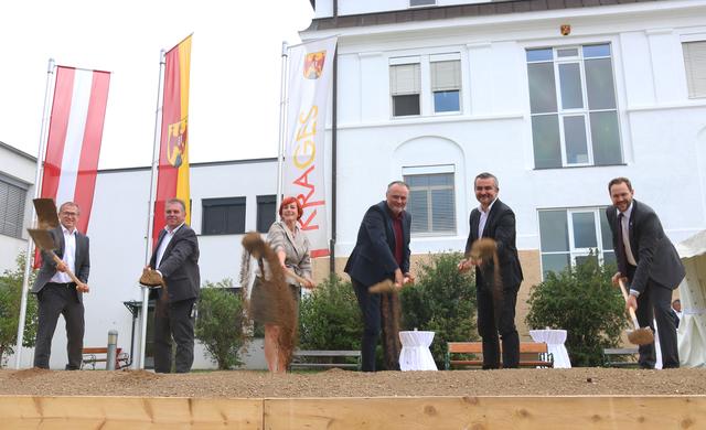 Hans Peter Rucker, Manfred Degendorfer, Klaudia Friedl, Landeshauptmann Doskozil, Landesrat Dorner und Johannes Zsifkovits beim Spatenstich am Montag