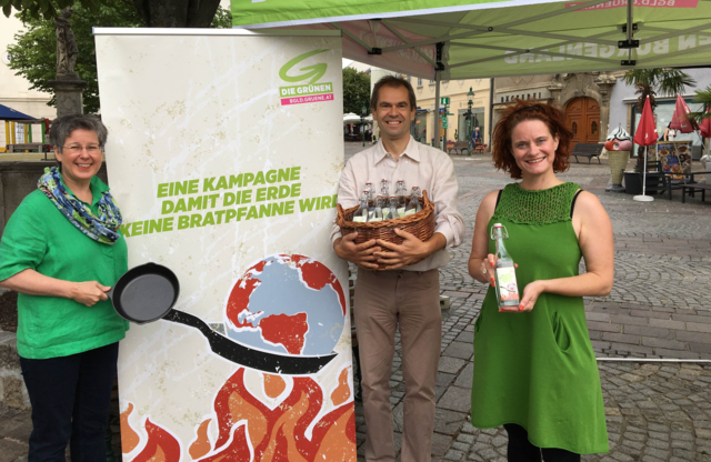 Grüne Kampagne gegen Trockenheit: Regina Petrik, Wolfgang Spitzmüller und Kampagnenmanagerin Martina Hajdusich | Foto: Grüne