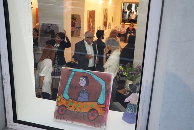 Durch das Fenster geschaut: Nach dem Salongespräch mit Christine Frei und Peter Kohl wird noch geplaudert | Foto: Isser