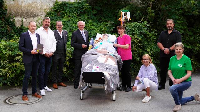 Die große Gratulantenschar: Auch Erwin Pröll gratulierte Kevin zu seinem 26. Geburtstag und informierte sich vor Ort.
