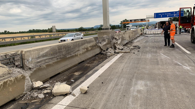 Bis zur Reparatur der Mittelleitschiene bleibt die Südautobahn gesperrt