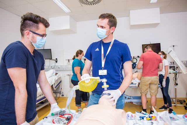 Intubieren steht ebenso auf dem neuen Ausbildungsprogramm