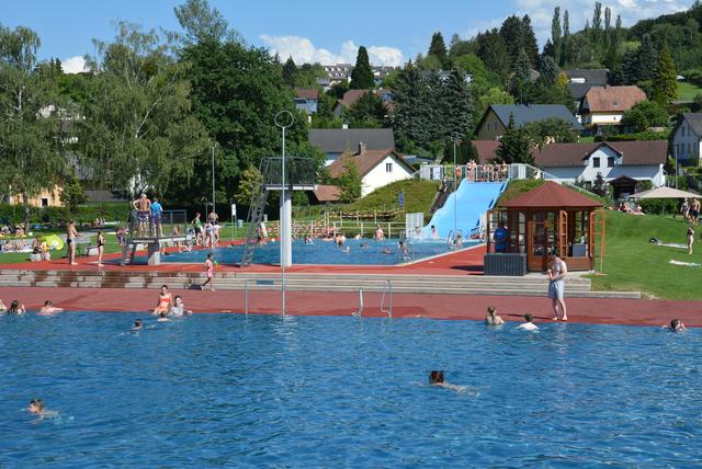 An den heißen Tagen des letzten Juni-Wochenendes war das Freibad Neulengbach sehr gut besucht.