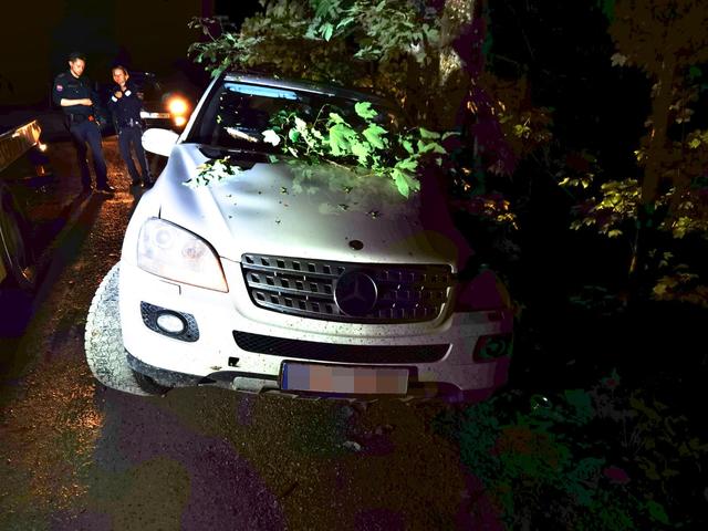 Der Lenker und sein Beifahrer konnten von der Polizei ausfindig gemacht werden.