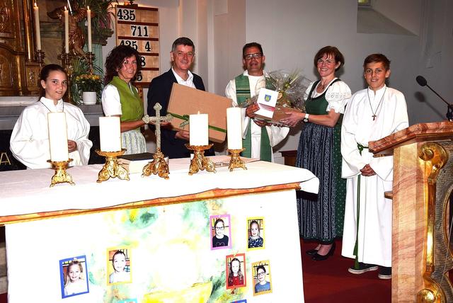 In der Weinburger Schlosskirche gratulierte der St. Veiter Bürgermeister Gerhard Rohrer mit GR Anna Voit namens der Gemeindebevölkerung.
