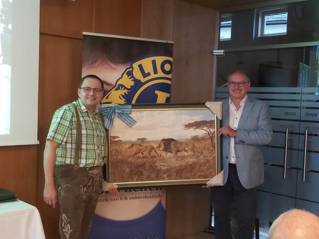 Johannes Bachmair (li.) übergibt an Roman Prillinger das Präsidentenamt.