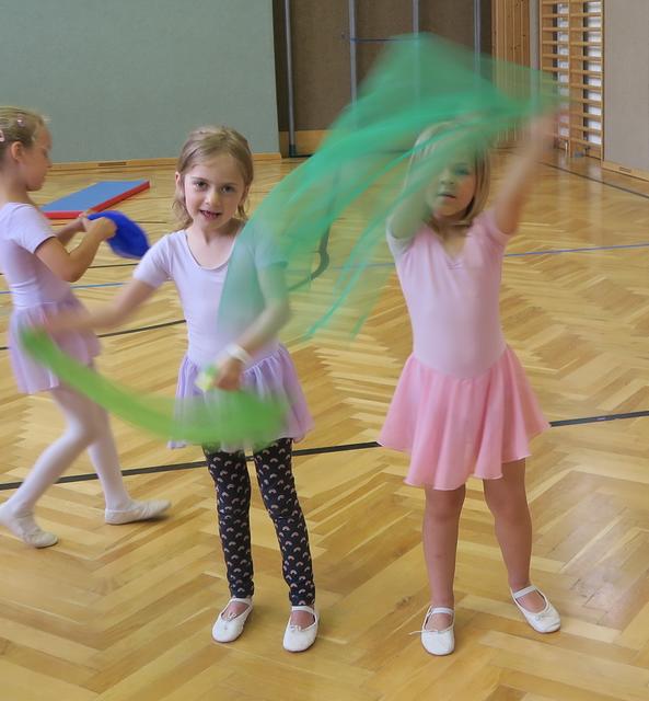 ... Grün ist unsere Wiese mit saftigem Gras .....