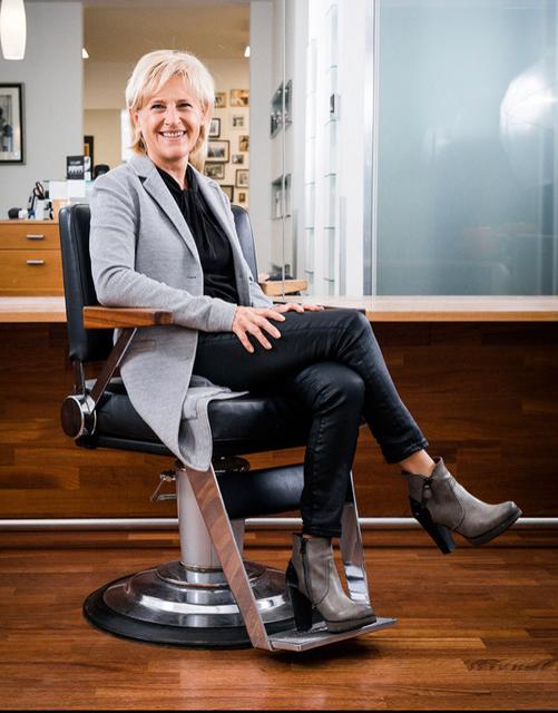 Silvia Krenn startet mit 15. Juli bereits in ihr 41. Arbeitsjahr im Grieskirchner Salon. Die treuesten Kunden begleiten Krenn bereits seit mehr als 50 Jahren. | Foto: Schnittgefühl/Boje