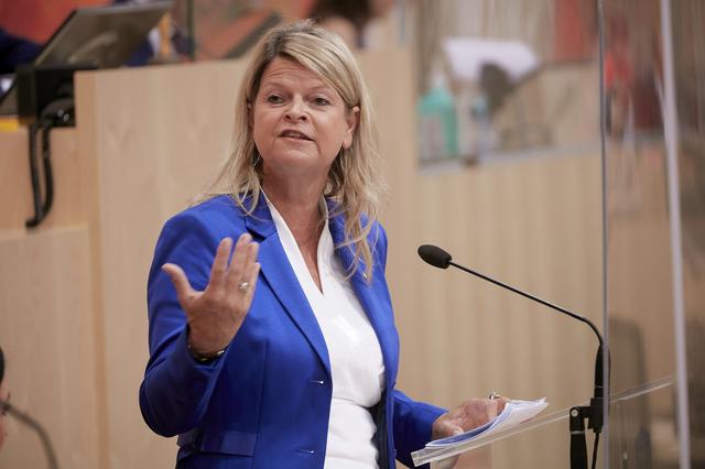 Klaudia Tanner, Verteidigungsministerin: "Das Heer bereit für die Zukunft zu machen und das nicht zum Selbstzweck, sondern um die Bevölkerung und unser schönes Österreich zu schützen."