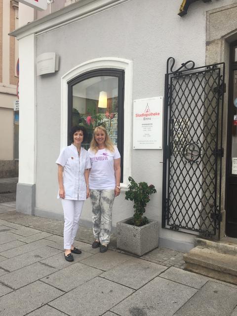 V.l: Die neue Besitzerin Manuela Fuchs mit einer ihrer Kolleginnen Irene Weichselbaum.
