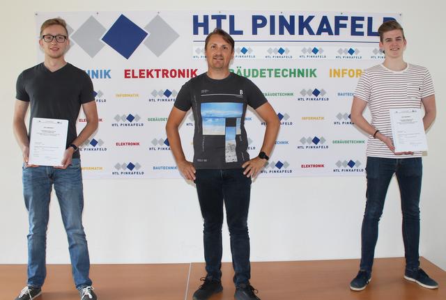 Martin Maierhofer, Betreuer Prof. Harald Stipsits und Johannes Lackner bei der Übergabe der Diplomarbeit