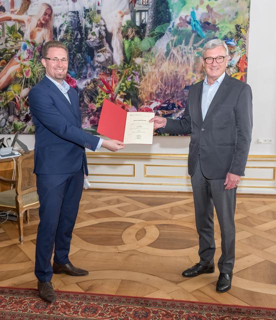 Der neue Leiter des Amtes für öffentliche Ordnung Ulrich Roider (links) und Bürgermeister Harald Preuner (rechts). | Foto: Stadt Salzburg / Alexander Killer