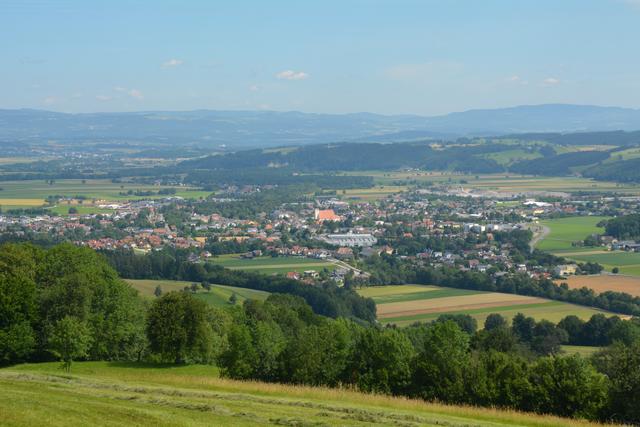 "Unterwegs auf der Via Aqua": Auf der Freithöh kann man den herrlichen Ausblick auf die Marktgemeinde Purgstall genießen.