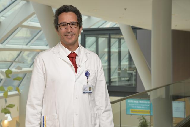 Prim. Univ.-Prof. Dr. Camillo Sherif, Leiter der Klinischen Abteilung für Neurochirurgie am Universitätsklinikum St. Pölten.