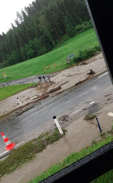 Die Feuerwehr musste die Schäden beseitigen.