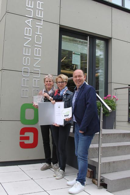 Brosenbauer-Grünbichler GmbH:
Erika Haider, Ing. Gabriele Brosenbauer-Grünbichler, Manfred Kapeller (ÖGK)