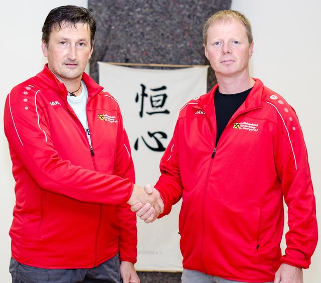 Amtsübergabe: (links) neuer Obmann Hans Schnitzinger - (rechts) scheidender Obmann Robert Piereder