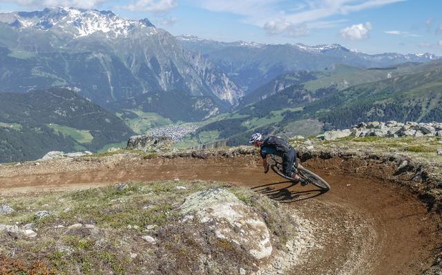 Deutsches Skiteam testete die 3-Länder Enduro Trails.