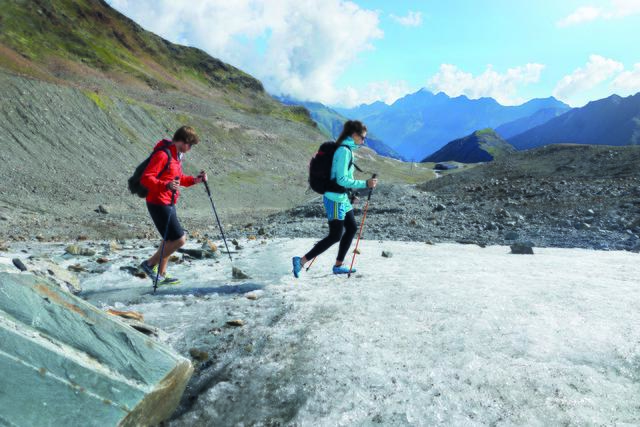 Auch wenn im Tal schon frühlingshafte Temperaturen locken, weiter oben lauert vielerorts noch der Schnee. | Foto: Koch alpin