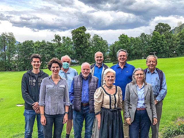 Christoph Steinerund Lili Spatz (neue Beiräte), Werner Hengl (stv. Präsident), Arthur Huber (Schriftführer), Wido Sieberer (Museumsdirektor und Beiratsvorstand), Signe Reisch (Präsidentin), Karl Klausner (Kassier), Anke Reisch (Beirätin) und Friedhelm Capellari (Beirat).