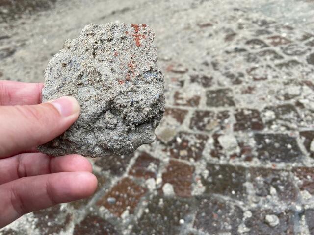 Ein Teil der Schuttmasse am Unteren Kirchenplatz
 | Foto: KK