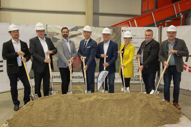 Von links: Alexander Liebewein (Goldbeck Rhomberg Bau GmbH), Georg Waldmüller (Group President Material Handling EMEA and APAC, Duravant Group), Markus Brunninger (Geschäftsführer motion06), Werner Pamminger (Geschäftsführer Business Upper Austria), LAbg. Erich Rippl (Bürgermeister und INKOBA-Obmann Lengau), Tanja Kreer (Bürgermeisterin Straßwalchen), Franz Wimmer (Bürgermeister Lochen) und Franz Voggenberger (Vizebürgermeister Lengau).