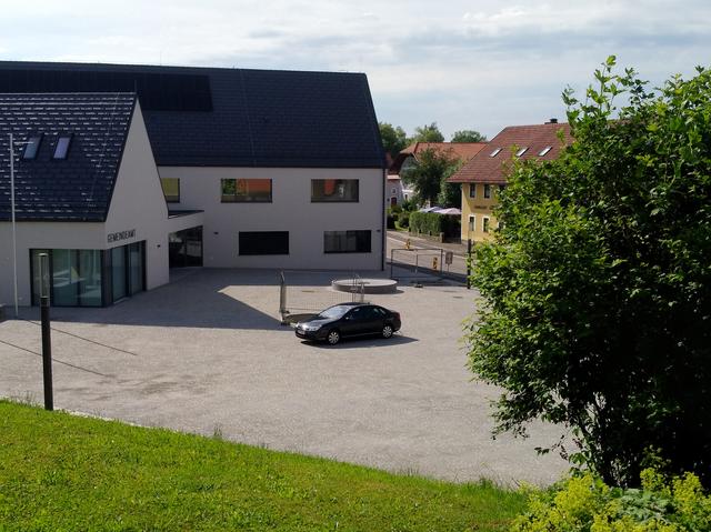 Der neue Vorplatz beim Gemeindeamt kann für viele Anlässe genutzt werden. | Foto: Gemeinde Tumeltsham