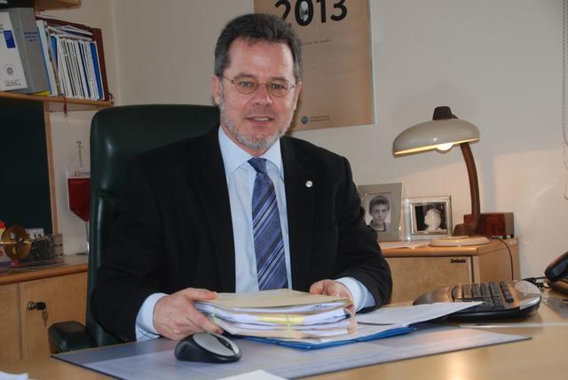 Bezirkshauptmann Martin Steinhauser informiert über Kontrollen in den Erntehelfer-Quartieren im Marchfeld.